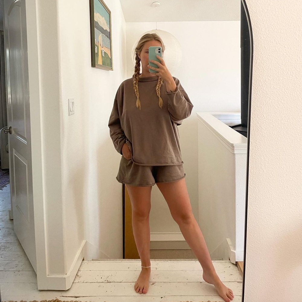 ISO *in search of* honeydove vintage mushroom gym shorts sz Trade L for M